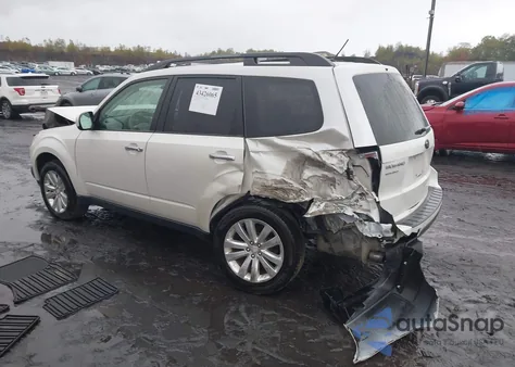 2011 Subaru Forester 2.5X Premium z USA, uszkodzony, nr VIN JF2SHADC0BH765890